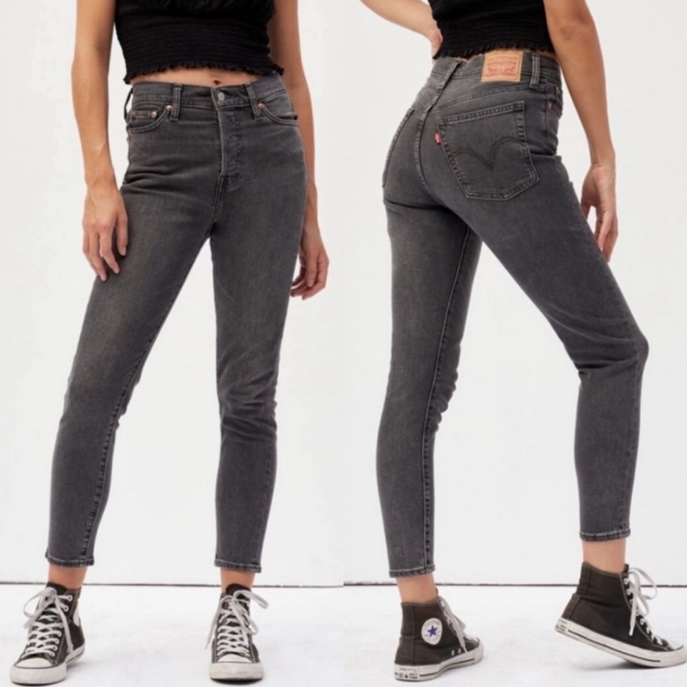 ***SOLD***
Women’s Levi Jeans Bundle - Picture 3 of 9